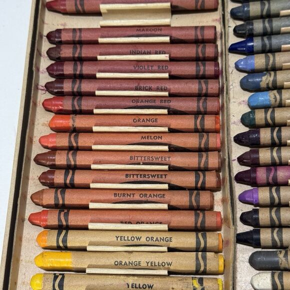 CRAYOLA CRAYONS 1958 BOX OF 72 SHARPENER MANY RARE RETIRED COLORS - Picture 6 of 16